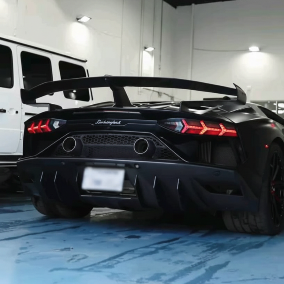 REVHAUS Lamborghini with rear wing showcase